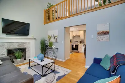 Image de Cape Cod Family Home w/ Yard: Walk To Beach!
