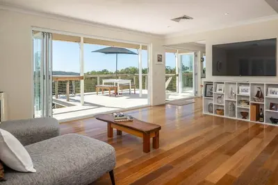 Image de Upstairs Only @ Between Two Lakes