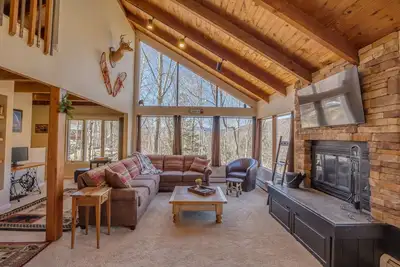 Image de Rustic mountain view cottage on Loon with Wifi, Smart Tvs, Foosball Table and Ac