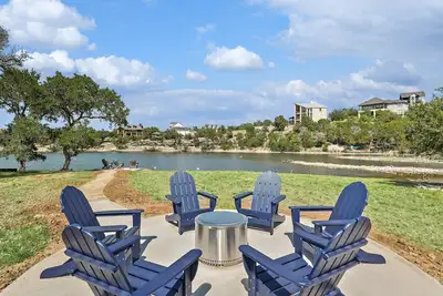 Image de Newly Renovated | Blue Moon Pk 4/3 home in Hells Gate, Water Access
