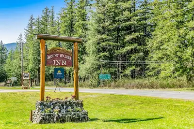 Image de Complete multi-room inn for large group destination near Olympic National Park