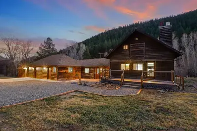 Image de Cabin by North Clear Creek. Private Hot Tub. Pets Welcome.