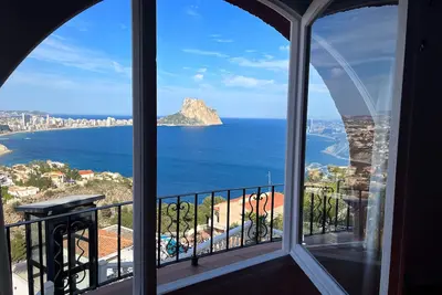 Image de Villa avec piscine privée et vue mer