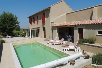 Image de Maison de vacances moderne avec piscine