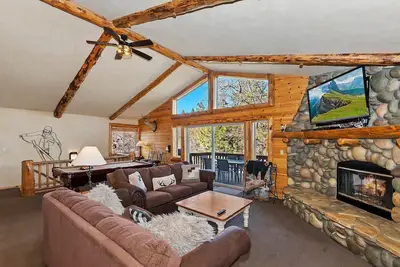 Image de Bear Butte Lodge by Destination Big Bear: Gorgeous Gilligan Log Home in Moonridge! Hot Tub! Pool Table!