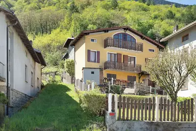 Image de Maison de vacances 'In Valtellina Da Valter E Lella' avec vue montagne, Wi-Fi et climatisation