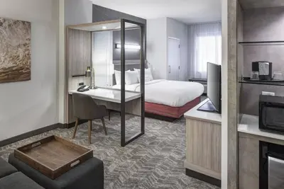 Image de Perfect Staycation! Free Breakfast, Pool, Short Drive to Sunsets at Pier 60!