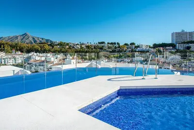 Image de 3 Bed Apart Nueva Andalucia 5 min drive to Banus