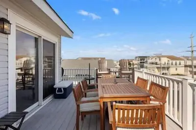 Image de Beach Block Townhouse With Ocean And Sunrise Views in a Superb Location
