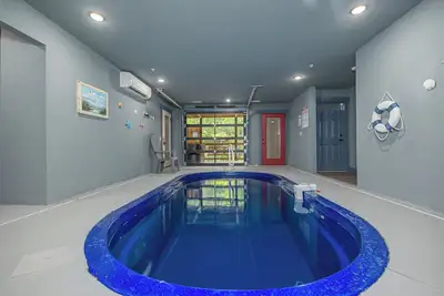 Image de 6br, indoor pool, game rooms!