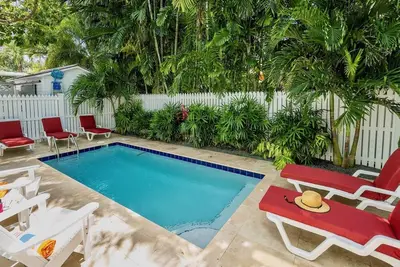 Image de **Modern In The Meadows @ The Meadows** Chic Private Home & Pool + Last Key Serv