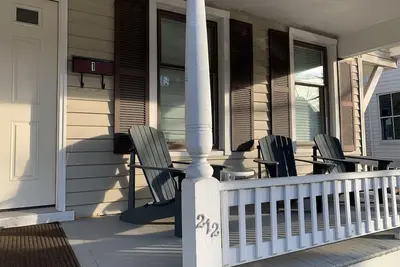 Image de 2 Bedrooms 1 Bathroom Saratoga Charmer - Walk Downtown and Farmer’s Market