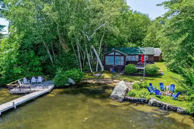 Image de Adorable Winnipesaukee Lakehouse and Guest House for 12