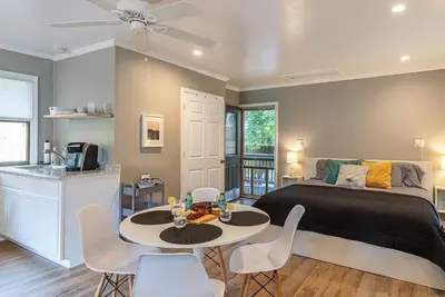 Image de New Studio Charming cottage close to the beach & woods in Kill Devil Hills, Nc.