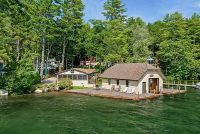 Image de Alton Bay Home with restored Boathouse and Gorgeous Sunsets