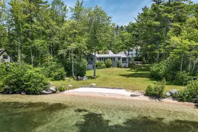 Image de Winnipesaukee Home Plus Apartment For 10 Beach Dock Sunsets August 16 Special