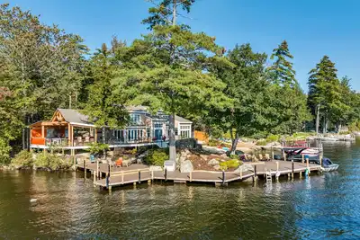 Image de Luxury Home with Sand Beach and Great Views plus a Guest House August Special