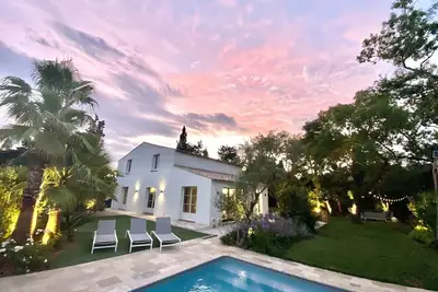 Image de Très belle maison de charme authentique nichée dans un jardin d'éden