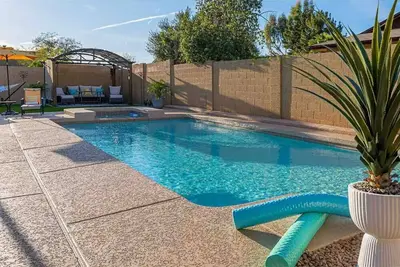 Image de Artistic N Scottsdale Pool House Retreat - Pet Friendly