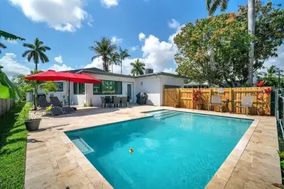 Image de Must see! Spacious 3br House W/ Heated Pool! \n