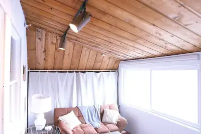 Image de Rustic cottage-style condo within walking distance to downtown Homewood