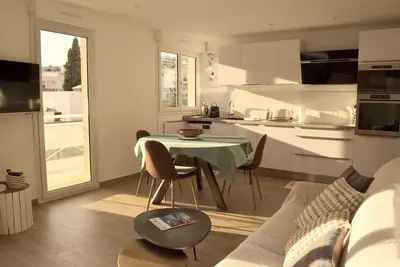 Image de F2 50m2 Renove Luxe/Centre Ville/Mer/Calme/Clim/Wifi/Soleil/balcons/vue dégagée