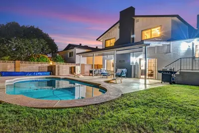 Image de 2 Minutes from Talking Stick Field and Top Golf