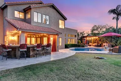 Image de Extravagant Backyard & Dazzling Interior Concepts