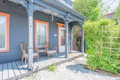 Image de Adorable Kingston Cottage in the Heart of the Roundout Historic Area Downtown.