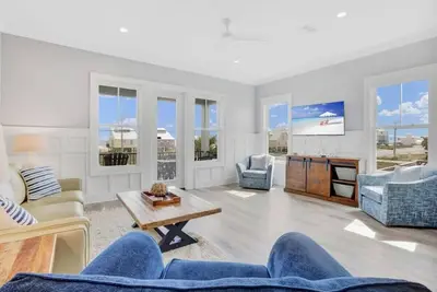 Image de Porpoise-full Life, spacious 4 Bedroom beach home with Pool