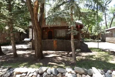 Image de Ponderosa Cabins 104 N Laurel cabin 10