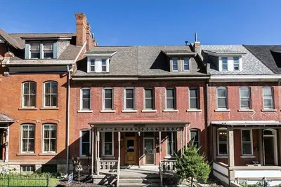 Image de Downtown Historic Bluff Home in Dubuque