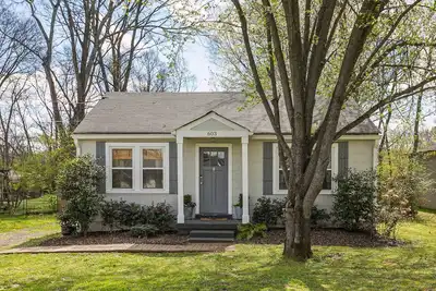 Image de Scarlett Scales Cottage in Downtown Franklin