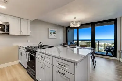 Image de Oceanfront Elegance: Your Coastal Haven
