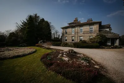 Spacious Period Apartment with Garden Views - nr Cartmel and Lake Windermere