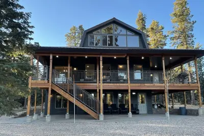 Image de Modern Cabin w/ Hot Tub, Swings, Fire Pit, & Kayaks