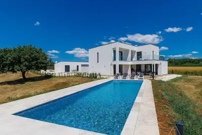 Image de Belle maison de vacances privée avec Wifi, piscine privée, climatisation, Tv, terrasse, parking