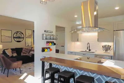 Image de Modern getaway! Relax, bike, hike, and shred!
