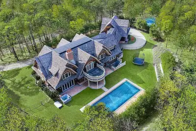 Image de Everything in Hamptons special discount available for weekly and monthly renters