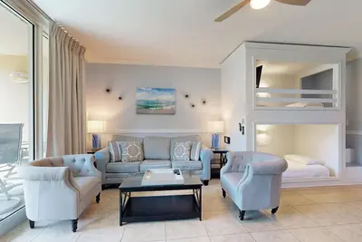 Image de 2nd-floor condo with balcony, Ac, WiFi, pool, lazy river, & beach access