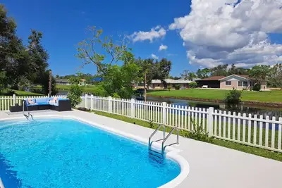Image de Pool, Soak in the Sun, Super Clean, Golf, Beaches near by - Summer Sale