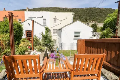 Image de Willow Cottage, country holiday cottage, with a garden in Ventnor