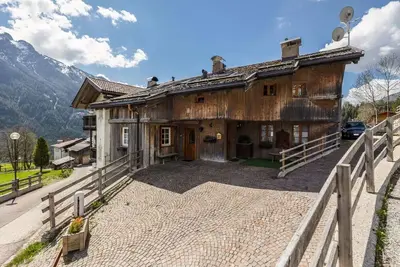 Image de Appartement \"Ciasa Sommavilla Calendula\" avec vue sur les montagnes, jardin partagé et Wi-Fi