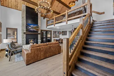 Image de Cozy Mountain Retreat - Hot Tub & Stunning Views!