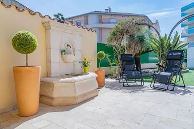 Image de Magnificent ground floor villa 60 meters from the beach