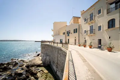 The Dammuso of Ortigia - Lovely Sea View Apartment