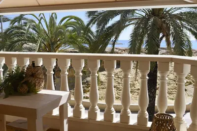 Image de Modern apartment directly on the beach with WiFi and air conditioning