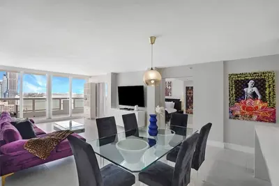 Image de Higher Love! Water and Park Views, 4 Bedrooms, Renovated!