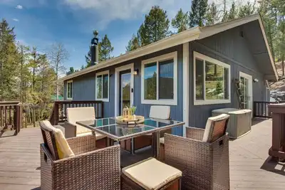 Image de Scenic Conifer Getaway w\/ Game Room & Hot Tub!