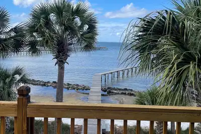 Image de 30% Off Summer! Bayfront - Old Florida Style Cottage w/ private dock!